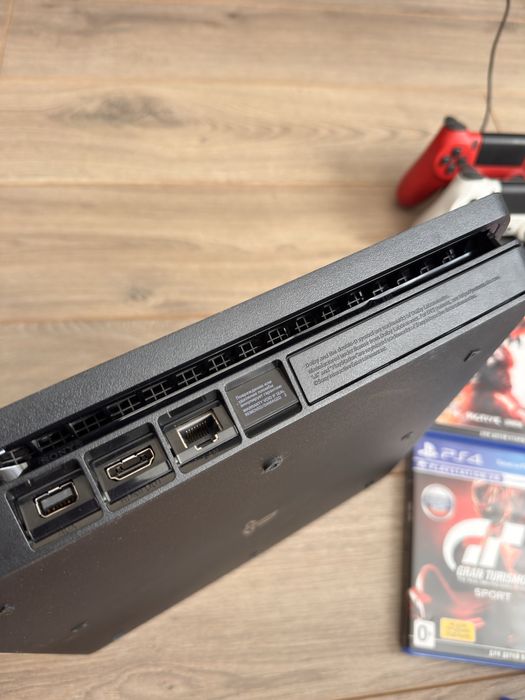 Продам PS4 Slim 1TB
