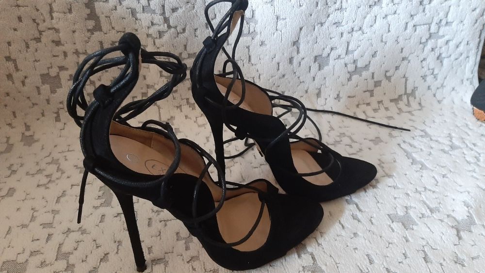 Sandale cu toc marimea 36  int 24 cm.inaltime toc cu talpa  12 cm