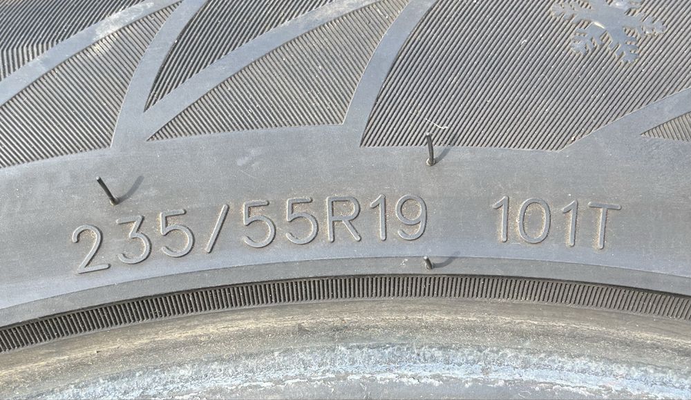 Продам пакрышку на 235/55/R 19