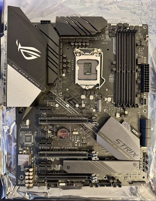 Placa baza ASUS STRIX Z390-F GAMING Socket 1151 - 2 sloturi RAM funcționale