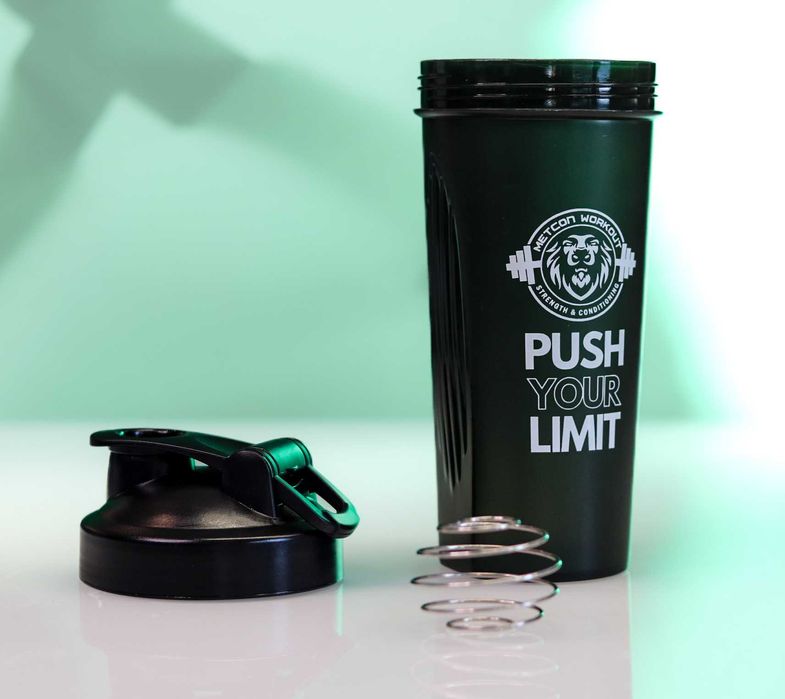 Черен спортен шейкър за разтваряне на протеин с вместимост 650 мл