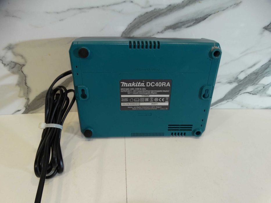 Makita DC 40 RA - Бързо зарядно устройство XGT / 40 V