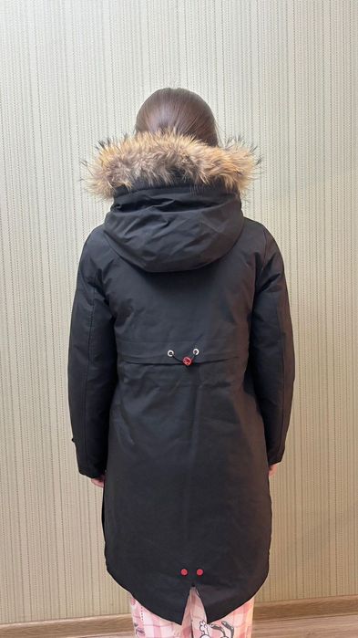 Продам парку женскую