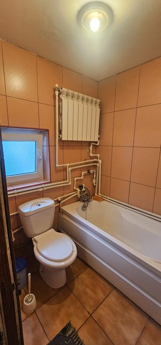 Închiriez Garsoniera la curte