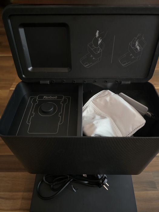 Продавам прахосмукачка робот IROBOT J7+