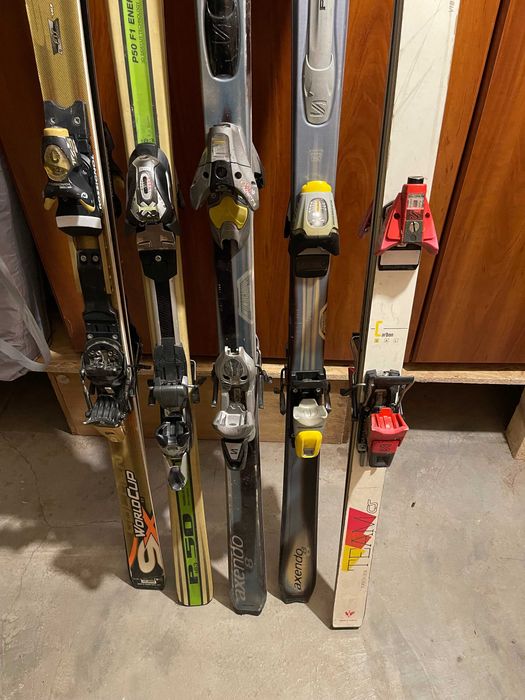 Ски с автомати, ски обувки и щеки на символични цени