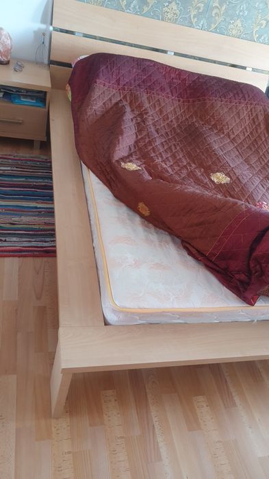 Кровать с матрасом