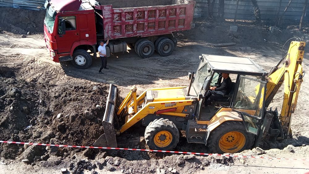 Аренда экскаватора 3 в 1 с водителем