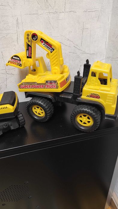 Машинки игрушечные