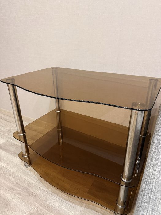 Стеклянная красивая полка