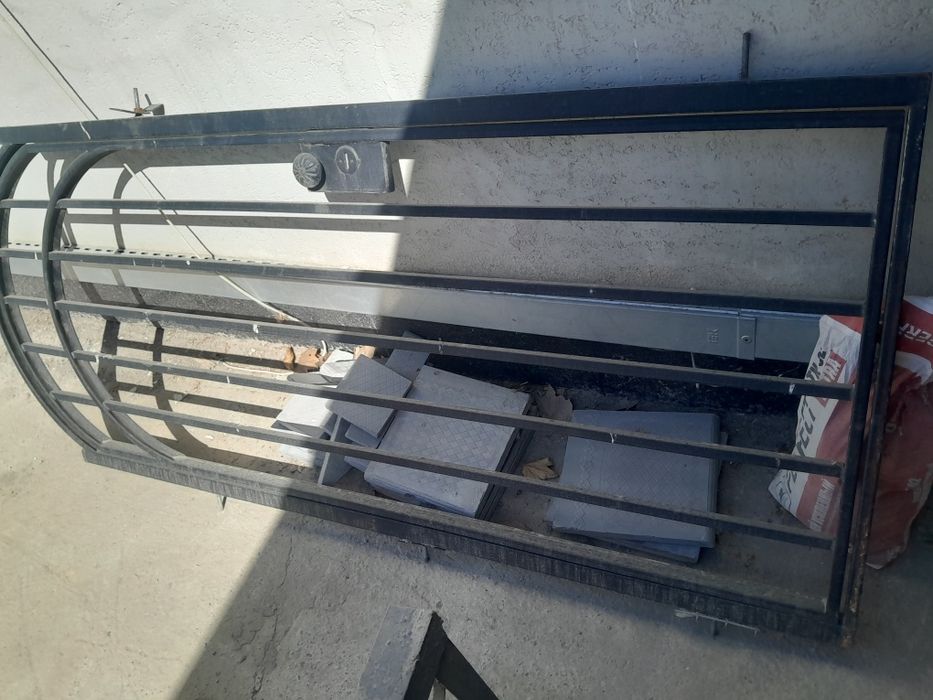 Темир решоткали эшик сотилади