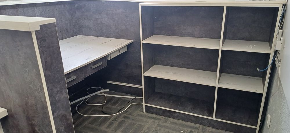 Продам офисный  стол