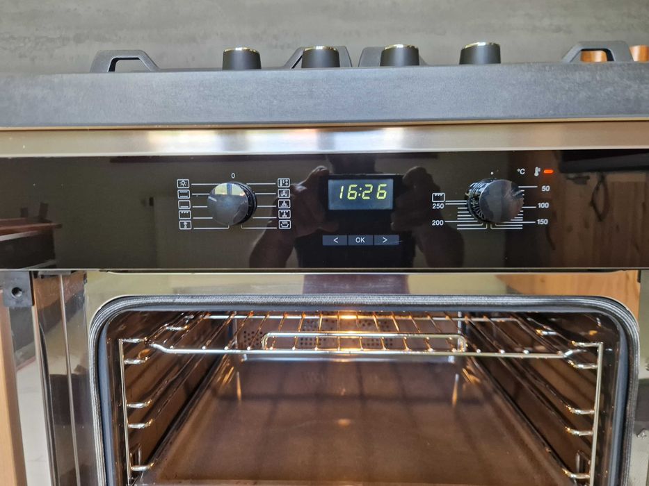Фурна за вграждане Miele H2663B