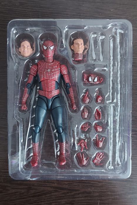 Фигурка человека паука