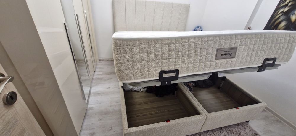 Продавам спалня с матрак 160/200