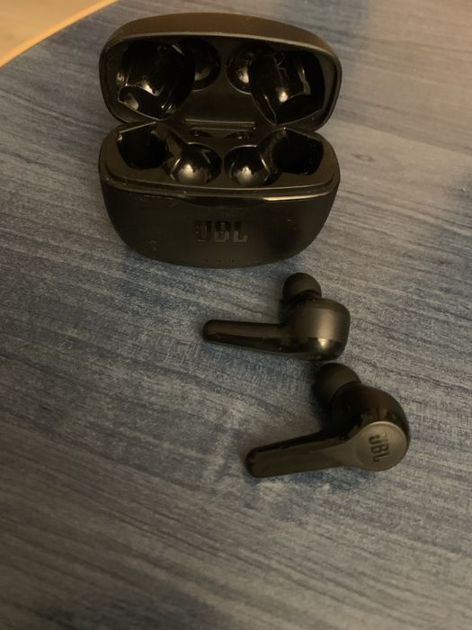 Căști in ear bluetooth JBL și Aukey