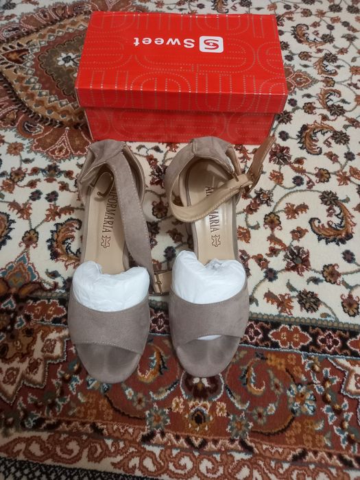 Qizlar tuflisi Italiya