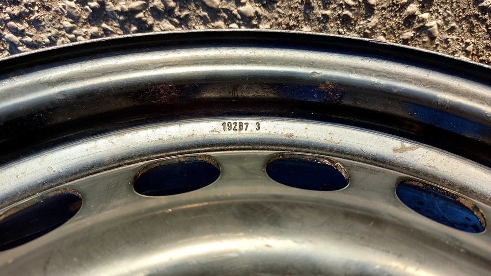 Продавам 1 брой железна джанта за Опел 16 цола