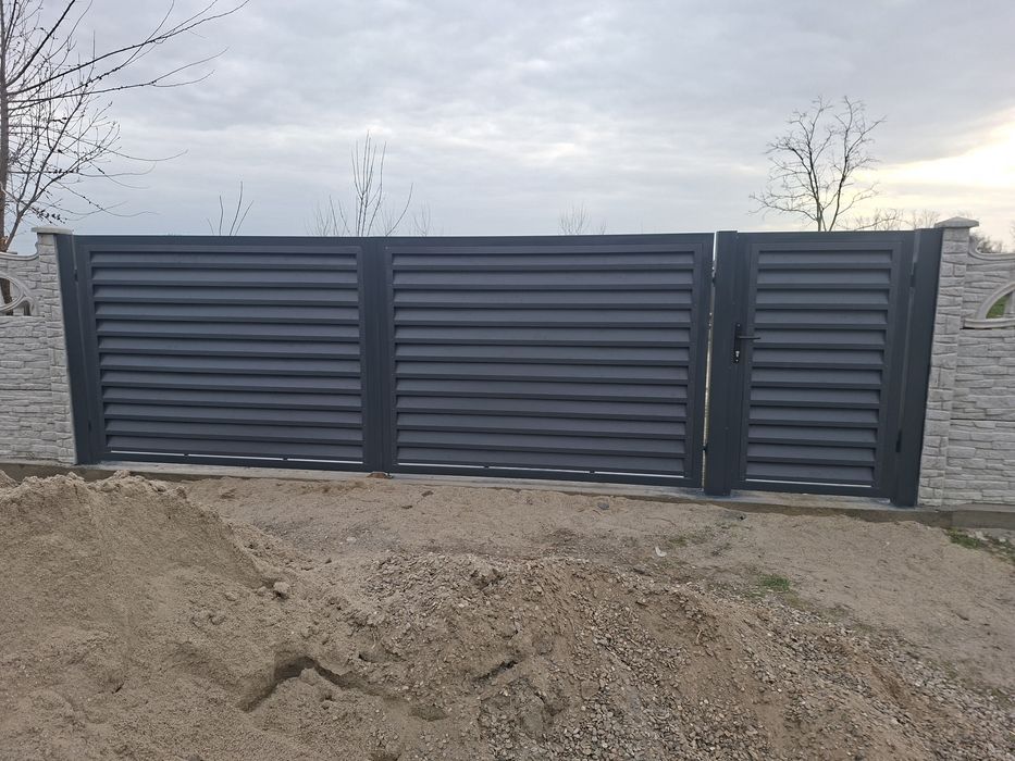 Gard tip jaluzea/porti auto si pietonale jaluzea