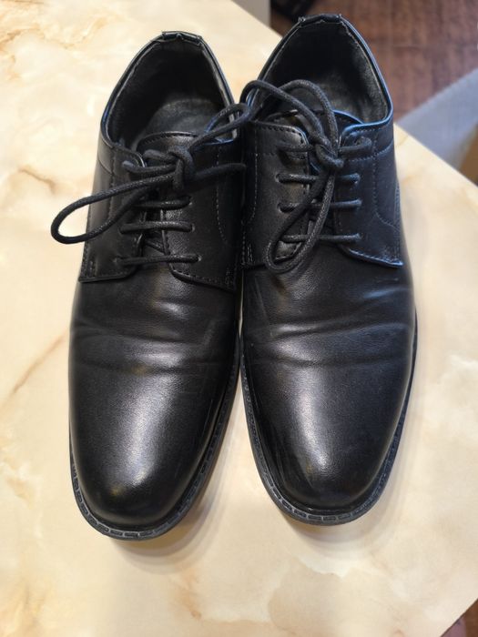 Елегантни черни обувки