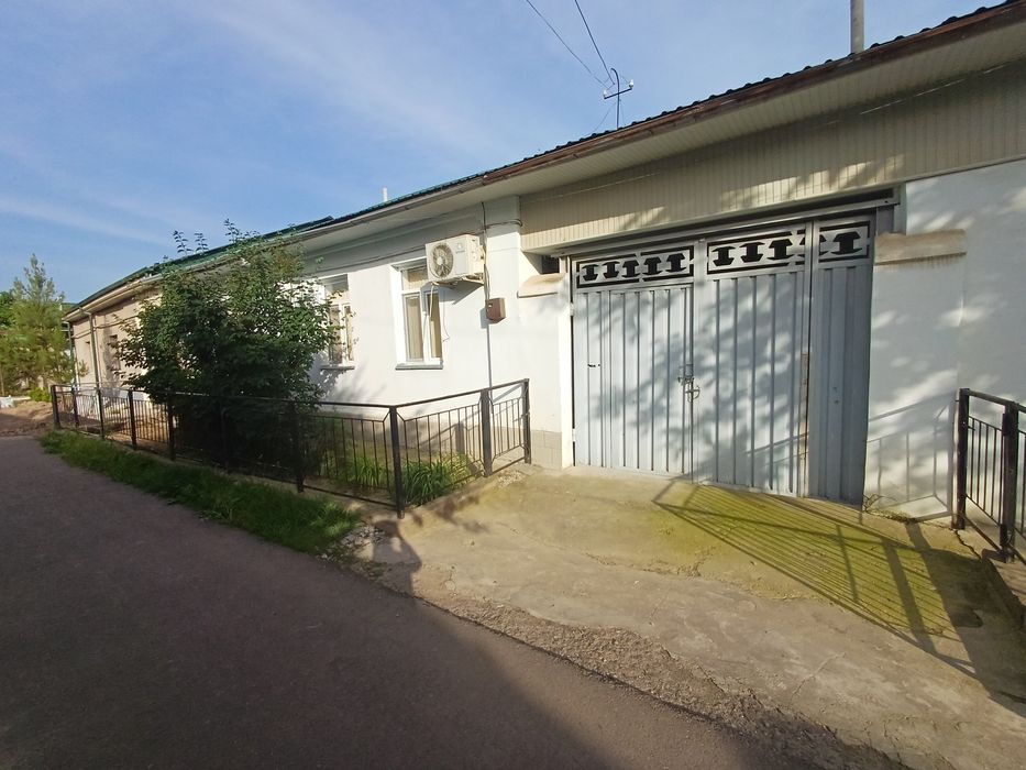 Продоется дом 4.3 сотых .