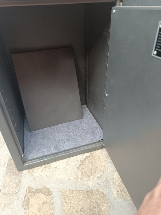 Трезор за всякакви скъпи неща.