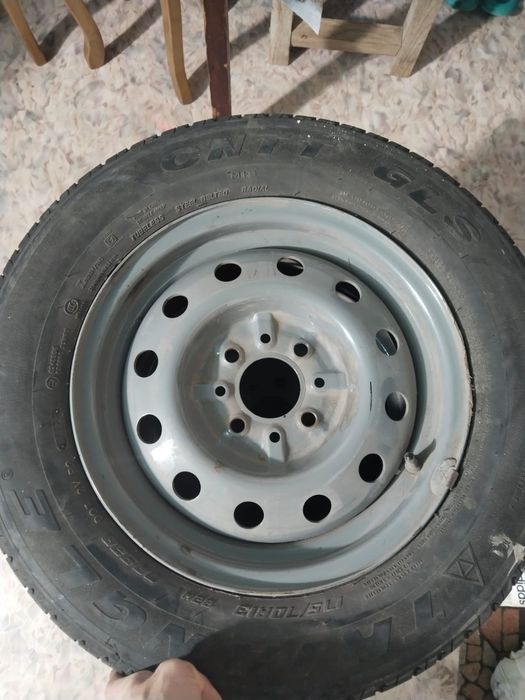 Продам комплект дисков с летней резиной