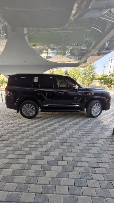 Toyofa Land Cruiser 300 VXGR 2024 yil японка  7 места фул пазитсия