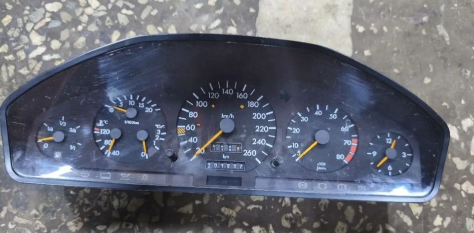 Щиток приборов W140