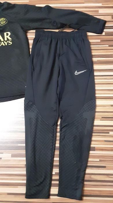 ( М 137-147) NIKE PARIS оригинален екип за футбол