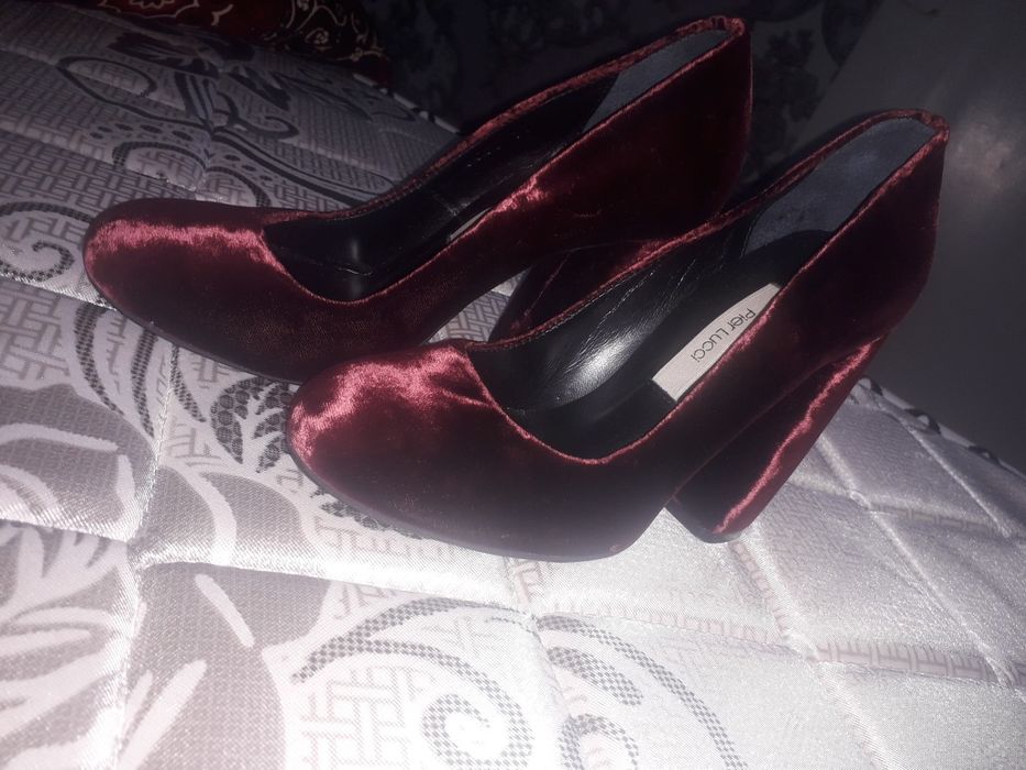 tufli sotiladi bir marta ham kiyilmagan yangi