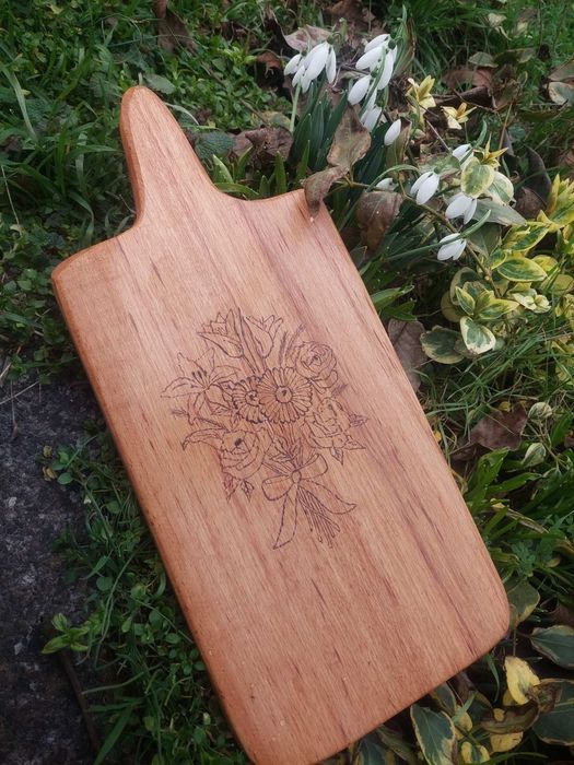 Диспенсър с дъска . Стенен диспенсър. Плато и дъска за мезе.