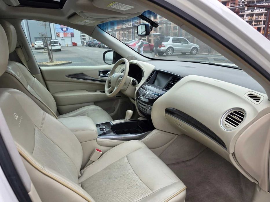 Infiniti JX35 2013г.
