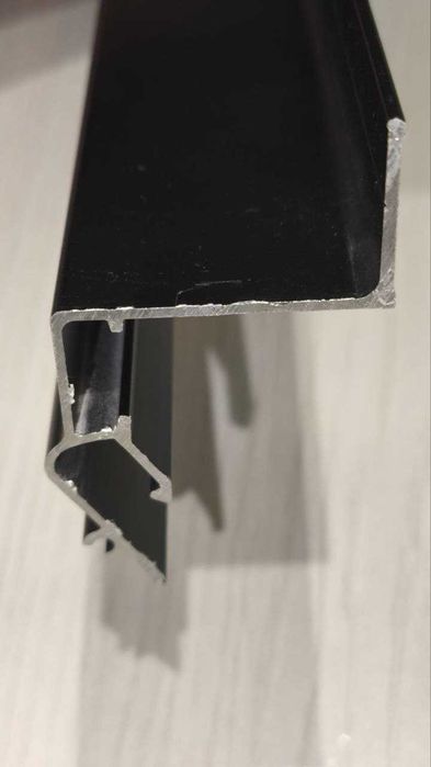 Парящий профиль с подсветкой для натяжного потолка