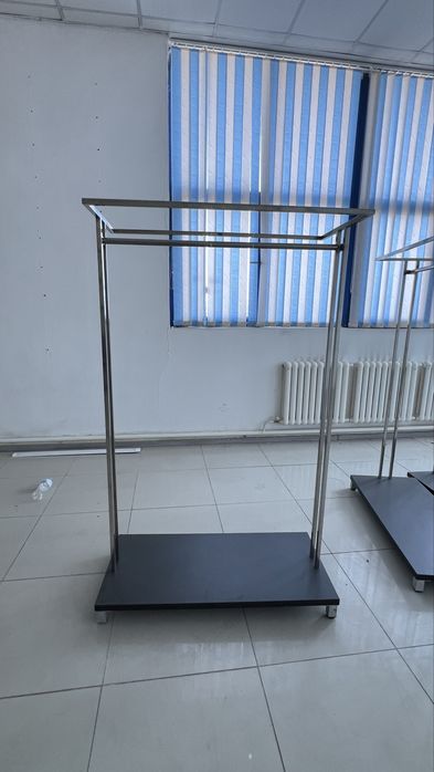 Рейлы, вешалки в отличном состоянии