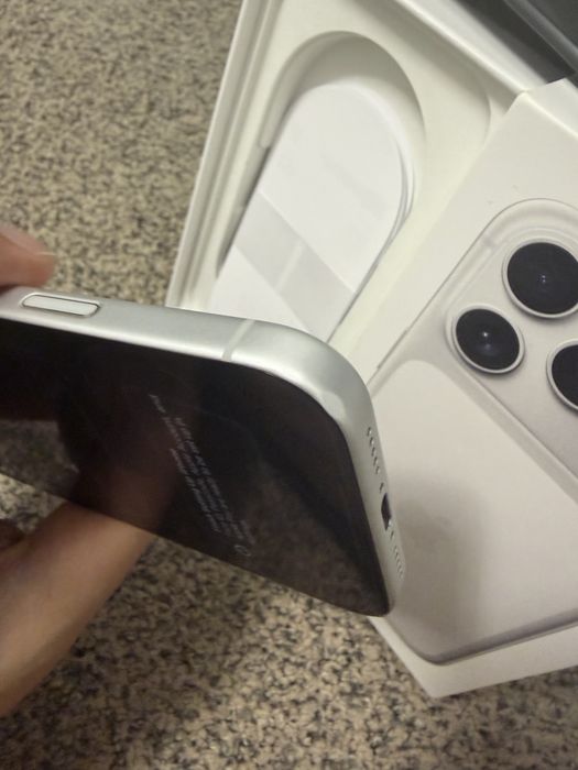 Oferta !! Iphone 17 Pro 256 gb ! Culoare frumoasa Silver/alb ! 83 cicluri de incarcare !