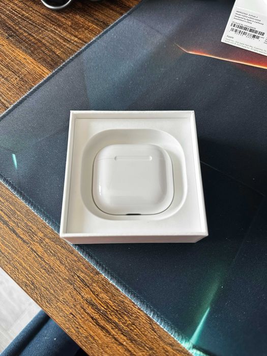 Vând căști Apple Airpods 4 noi cu bon fiscal