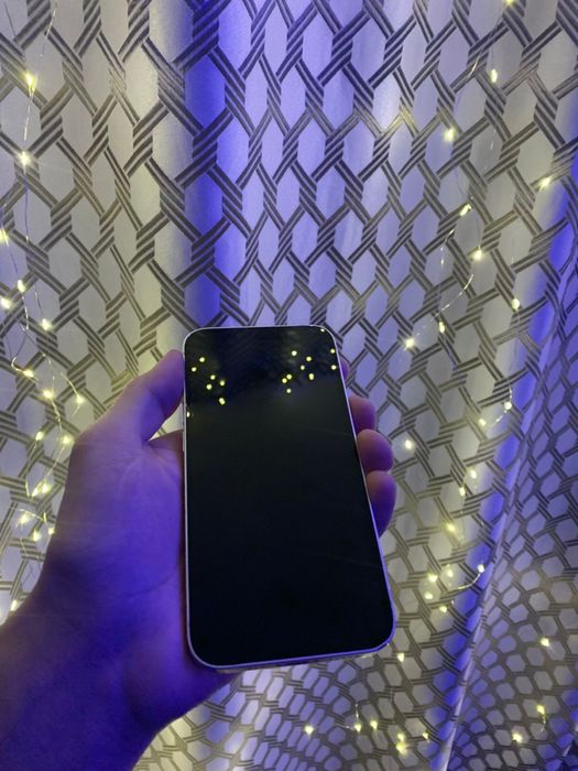 Продам Iphone 13
