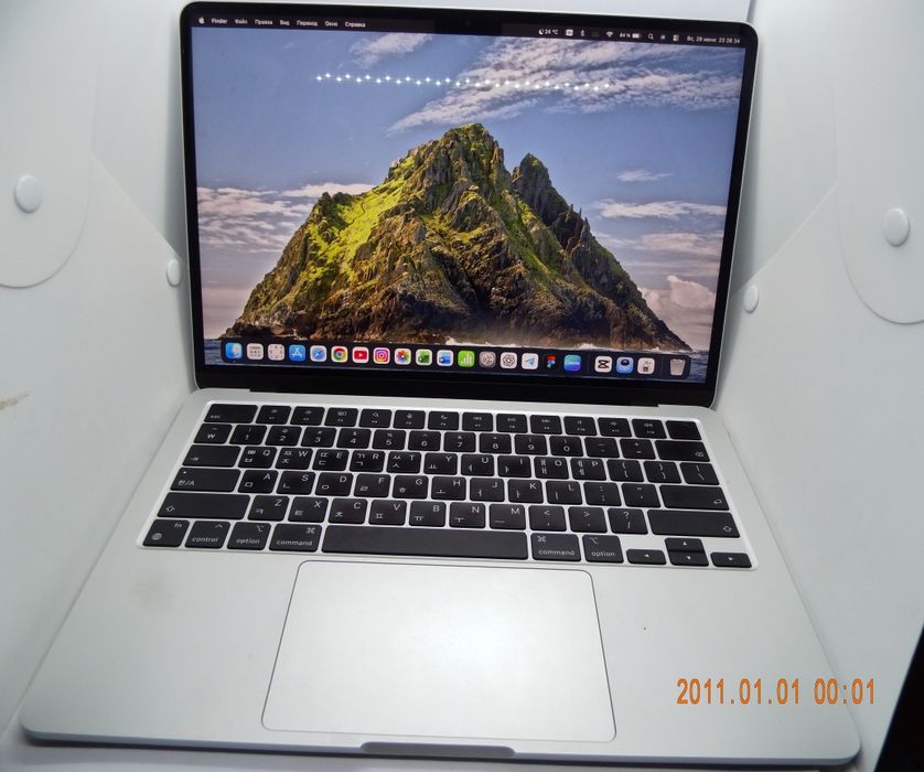 MacBook Air M2 100% yomkost 67 ta sikl, 8/256 Gb 2022 yengi tinniq