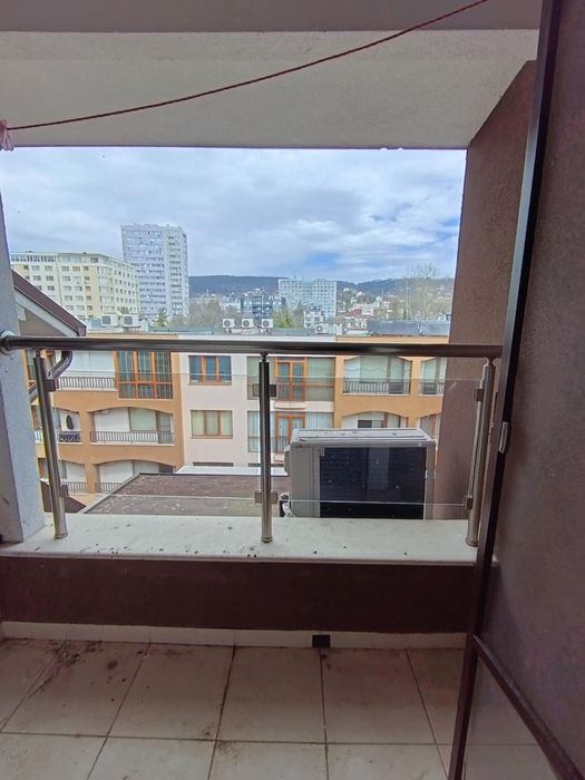 Тристаен апартамент под наем