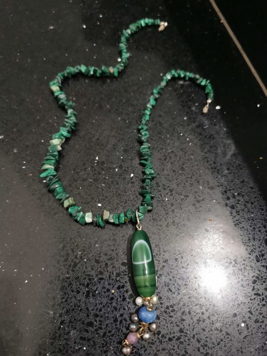 Colier malachit cu  agat  verde albastru bicolor perle negre 45 cm