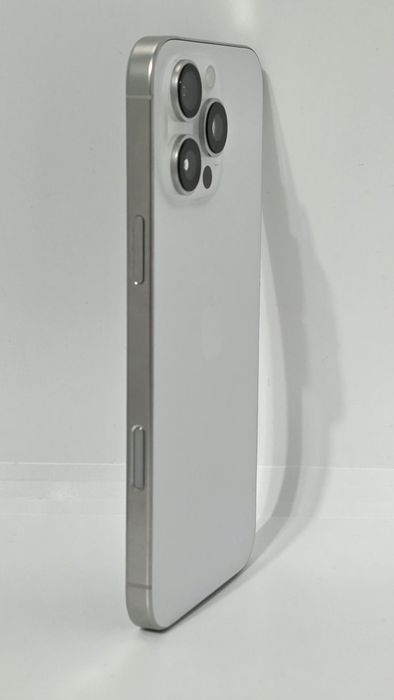 iPhone 16 Pro Max – funcționează impecabil, sticlă spartă