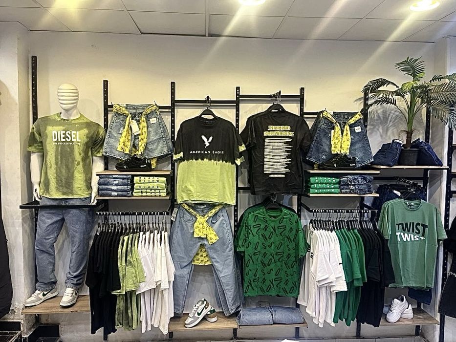 Торговое оборудование,стеллажи для магазина одежды рейлы