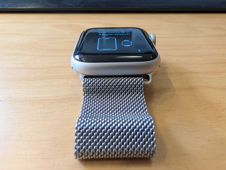 iWatch 4 40mm + оригинално зарядно и кабел