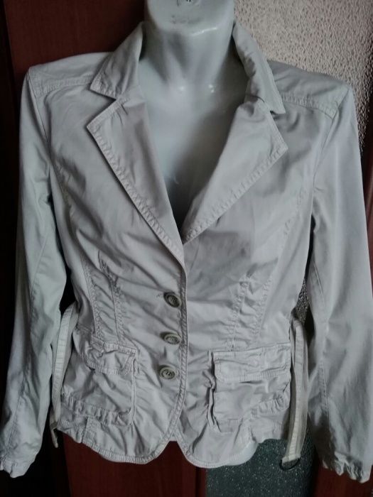 Лёгкие молодёжные куртки.