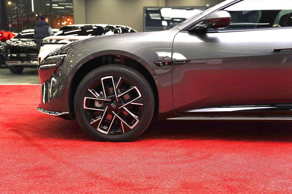 AVATR 06 MAX REEV (Obsidian Grey)