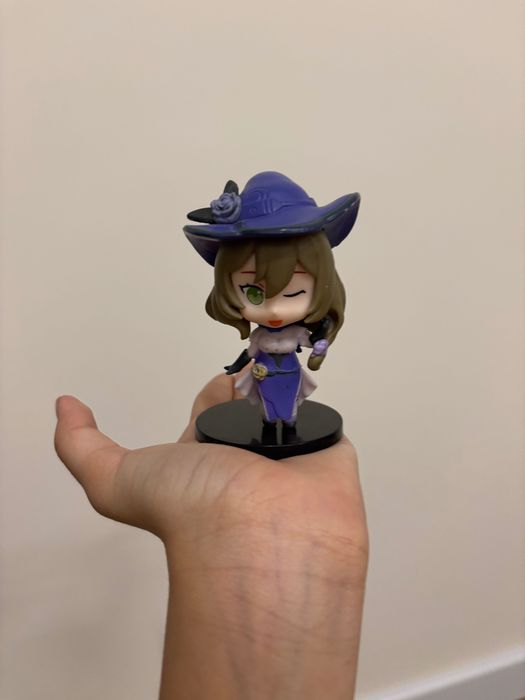 Фигурка Лизы из игры Геншин импакт