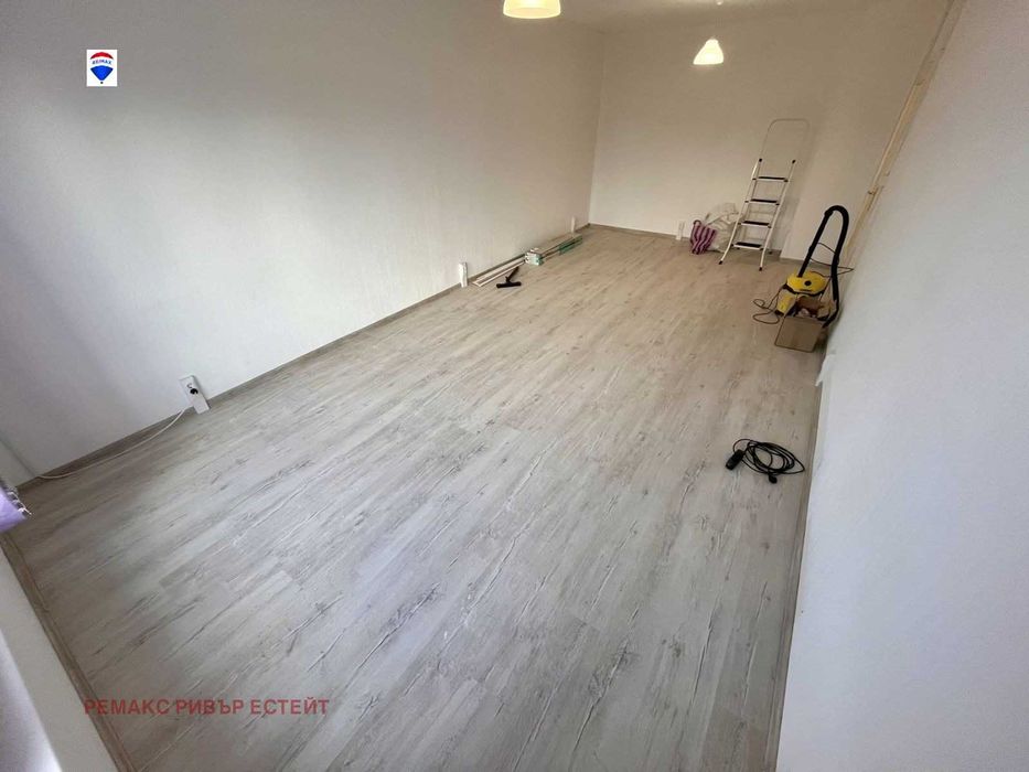 Продава се Тристаен апартамент в Русе, Родина 3 - 92 кв.м за 720 €/кв.м - Снимка #10
