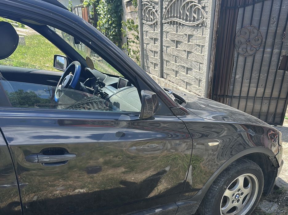 BMW X3 2005, acte la zi, ambreiaj nou, scaune piele încălzite, trapă, senzori parcare. Merge bine. Ușă dreapta zgâriată, preț negociab