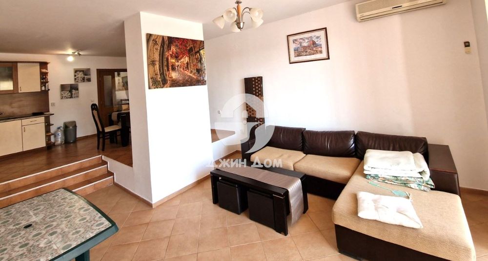 Просторен двуетажен таунхаус в к-с „Вили Монтемар“, с. Кошарица